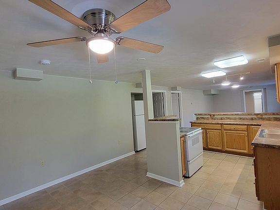 Dining area / kitchen