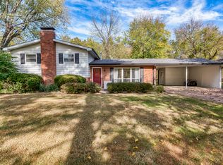 1049 Carman Rd, Ballwin, MO 63021