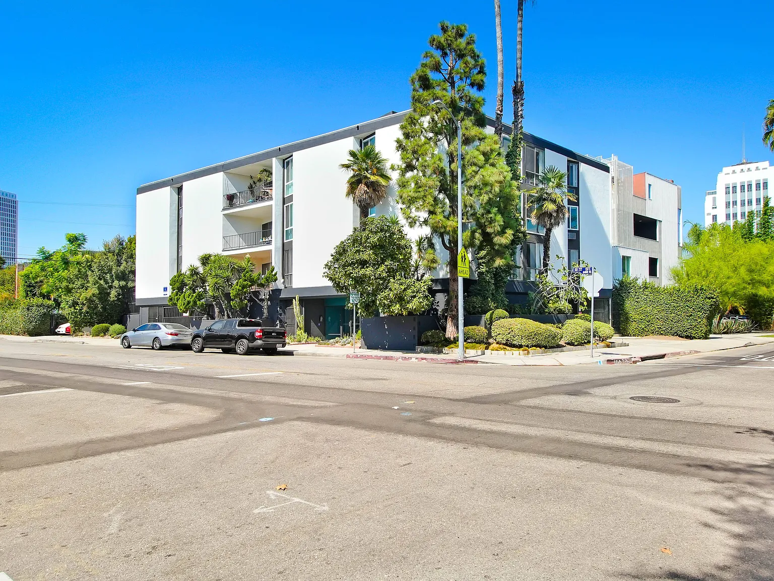 5403 West 8th Street — Photo 4