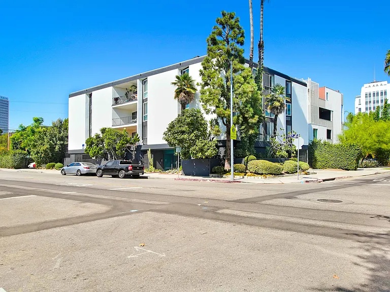 5403 West 8th Street — Photo 4
