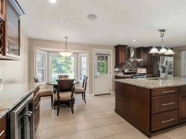 16 Bacon Rd, Framingham, MA 01701