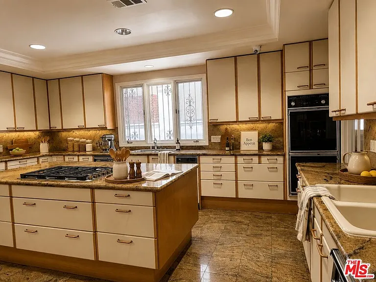 414 N Las Palmas Ave — Photo 15