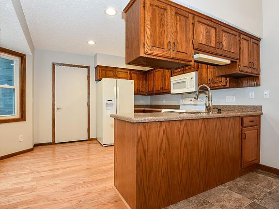3rd image of 2729 River Hills Dr S