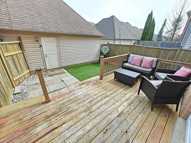 256 Glenashton Dr — Photo 23