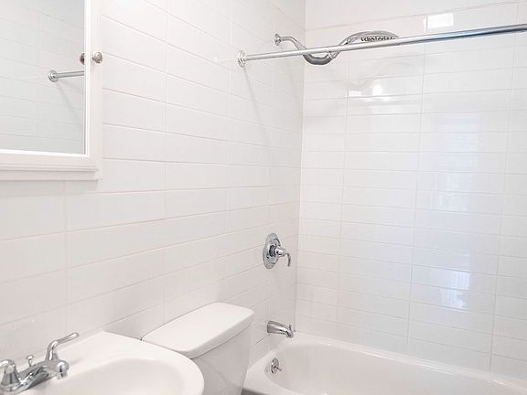 4th image of 189 Lenox Ave APT 4
