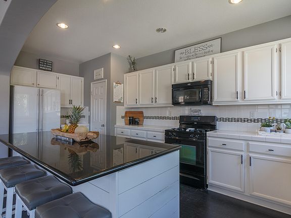 3rd image of 82556 Belfort Ct