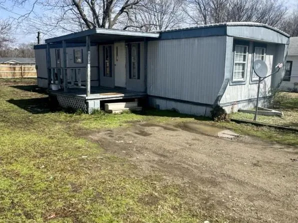 613 W Knisley Ave, Checotah, OK 74426