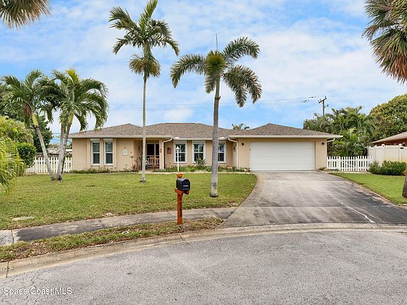 2nd image of 582 Carriage Cir