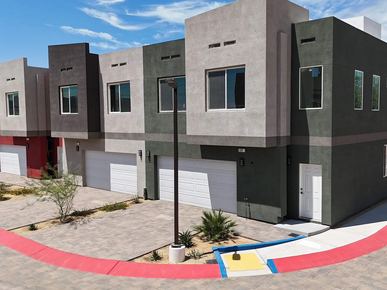 3 bed, 2.5 bath, 1310 sqft, $3,645 — Photo 3