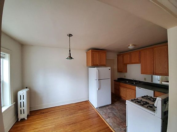 5th image of 1932 Emerson Ave S APT 4