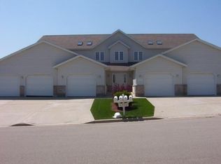 3035 Selkirk Dr APT 1, Sun Prairie, WI 53590