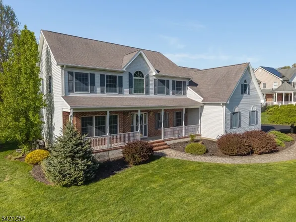 42 Southgate Dr, Clinton Twp., NJ 08801