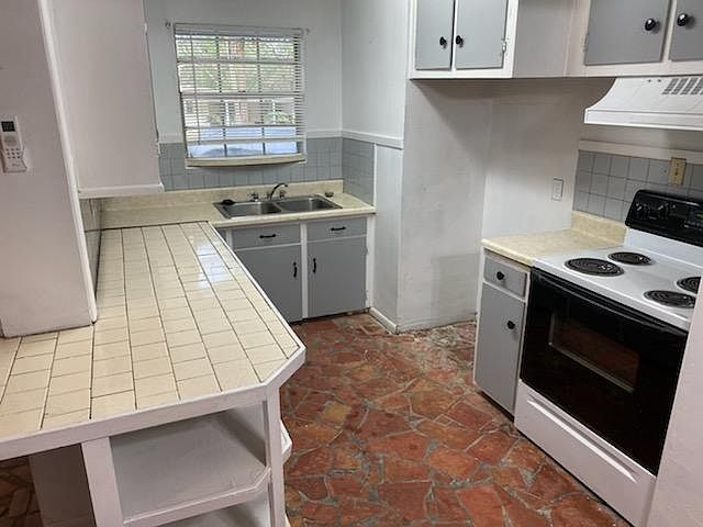 1st image of 903 S Madison Dr