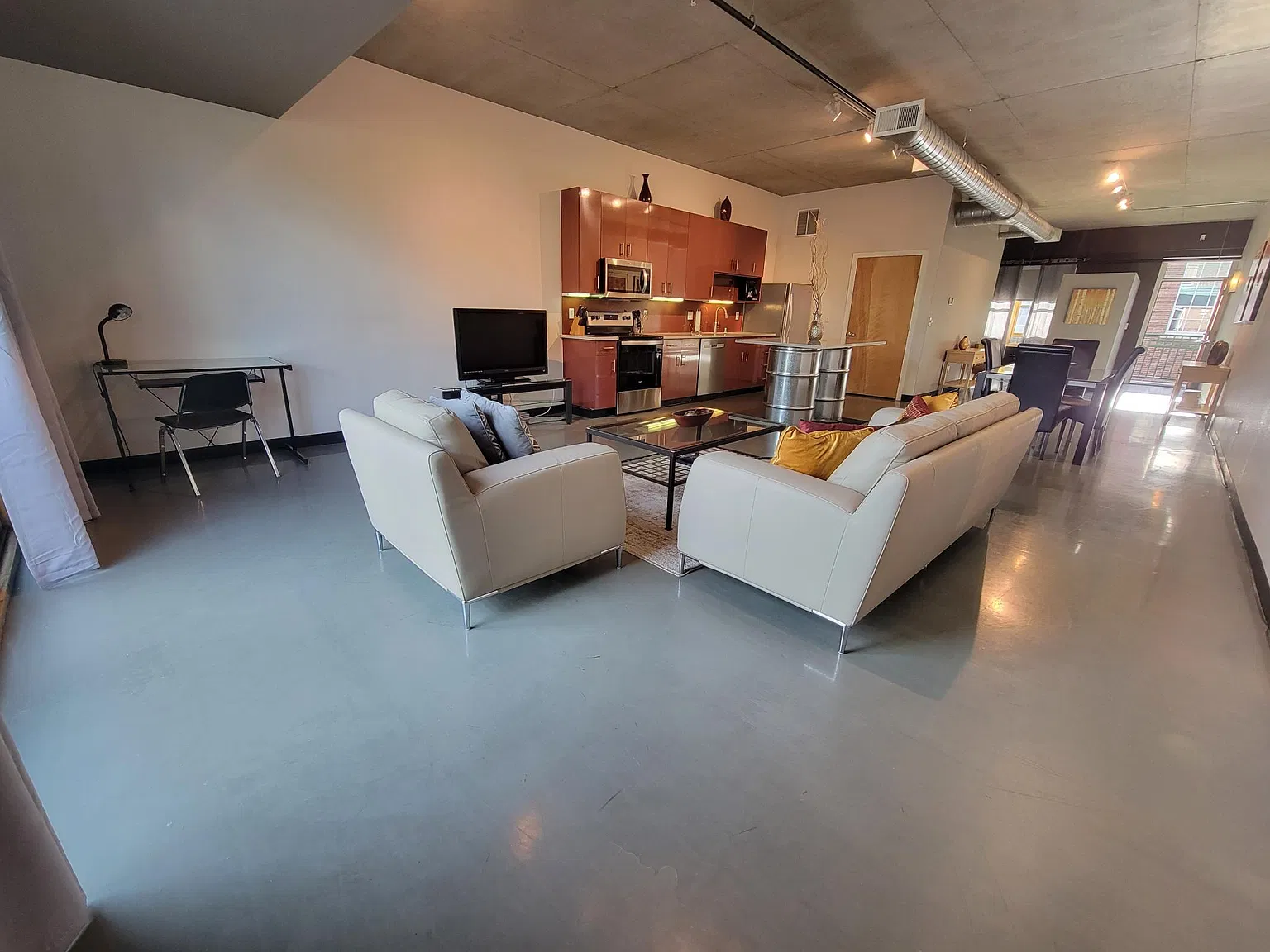 1 bed, 988 sqft, $1,600 — Photo 2