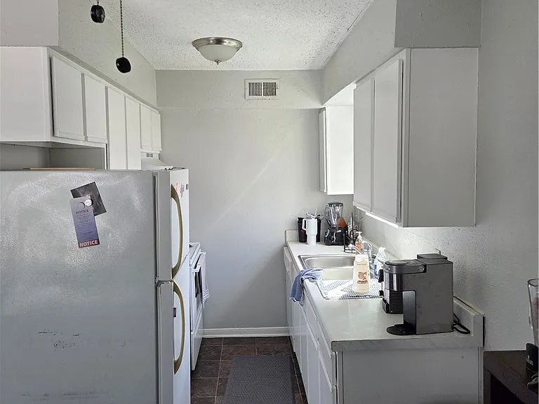 703 Gaytha Cir #D — Photo 8