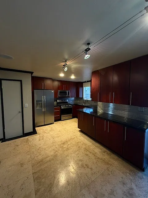 3 bed, 2.0 bath, 1536 sqft, $2,400 — Photo 2