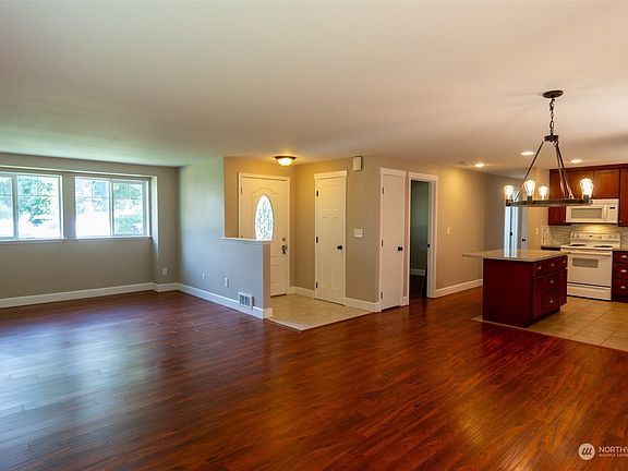 4th image of 15808 118th Avenue Ct E