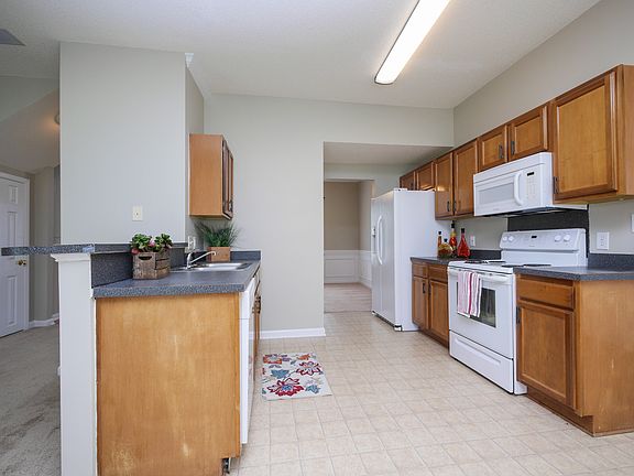 5th image of 7420 Frances Irene Dr