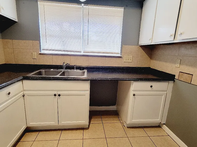 8607 Crystal Cove Cir — Photo 17
