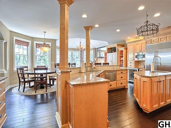 Kitchen Open to Eat In Area