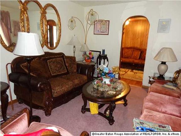 3rd image of 7503 Glen Oaks Dr