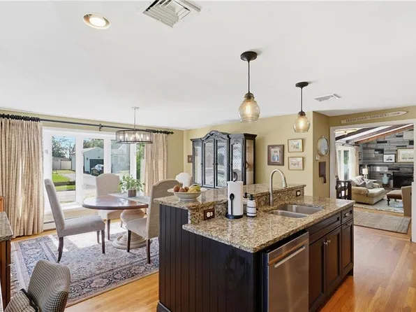11 Rosewood Dr, North Providence, RI 02904