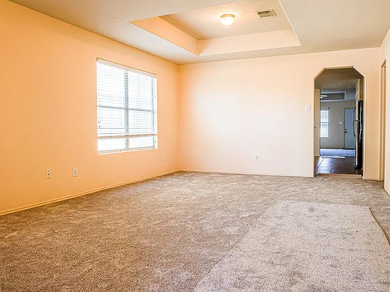19131 Prairie Bluff Dr — Photo 2