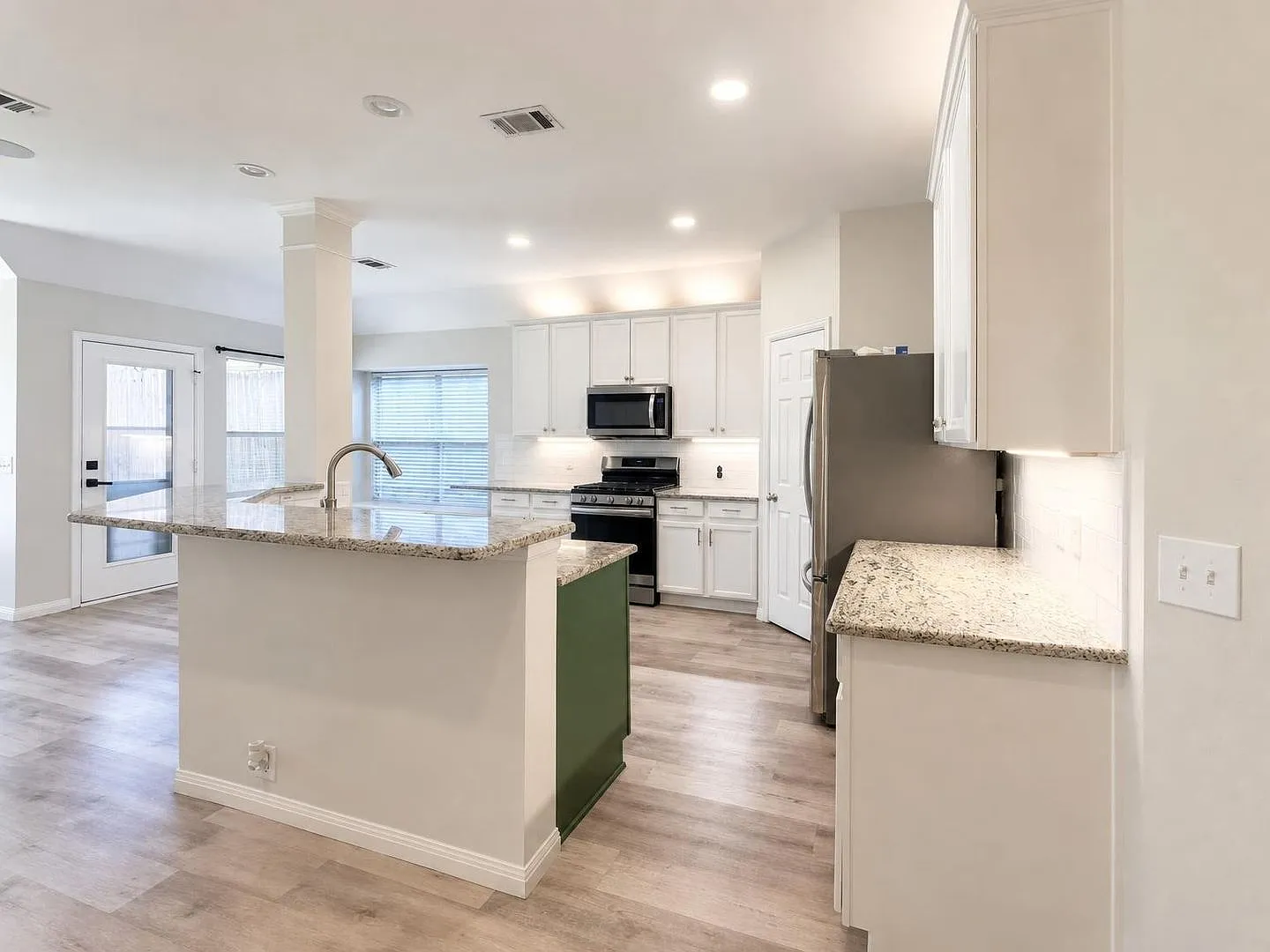 Move-In Ready in Vista Meadows Updated, Spacious & Keller ISD! — Photo 4