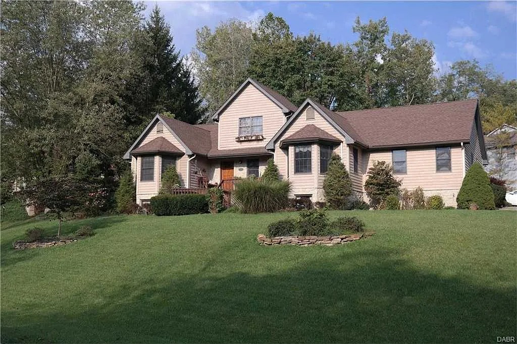 3931 Elizabeth Cir photo 1