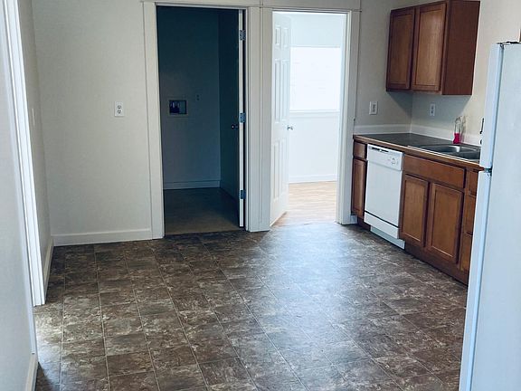 2nd image of 914 S 13th St APT 3