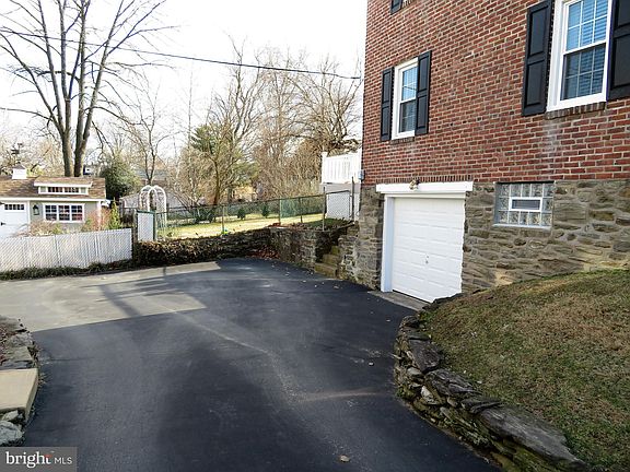 4th image of 625 Palairet Rd