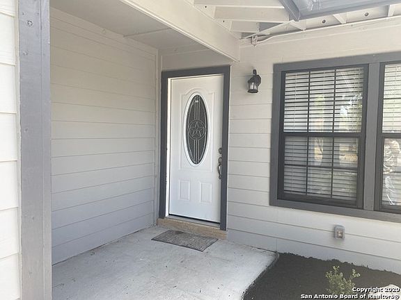 5th image of 126 Middlebury Dr
