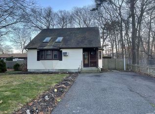 18 Hampton Ave, Mastic, NY 11950