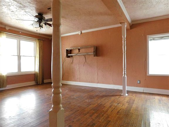 4th image of 811 NW Bell Ave