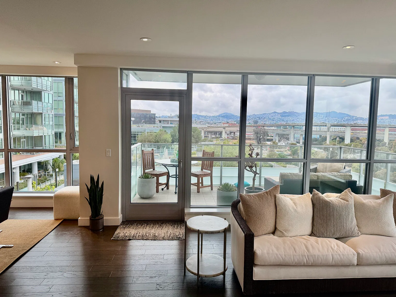 2 bed, 1455 sqft, $9,200 — Photo 3