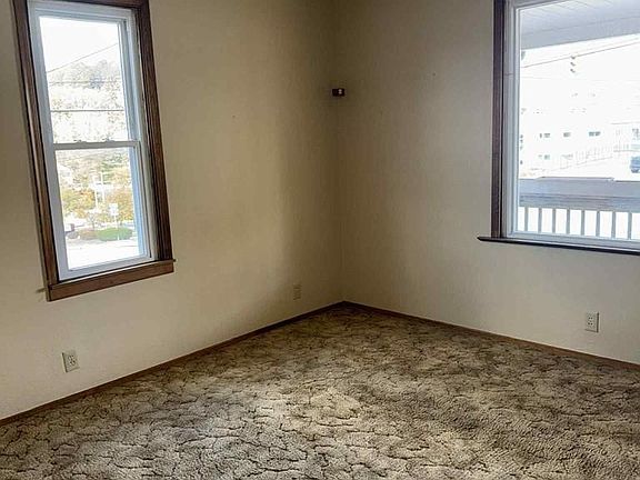 4th image of 910 Harrison Ave