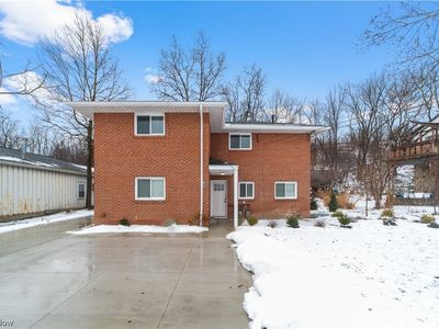 6912 Stadium Dr, Brecksville, OH, 44141