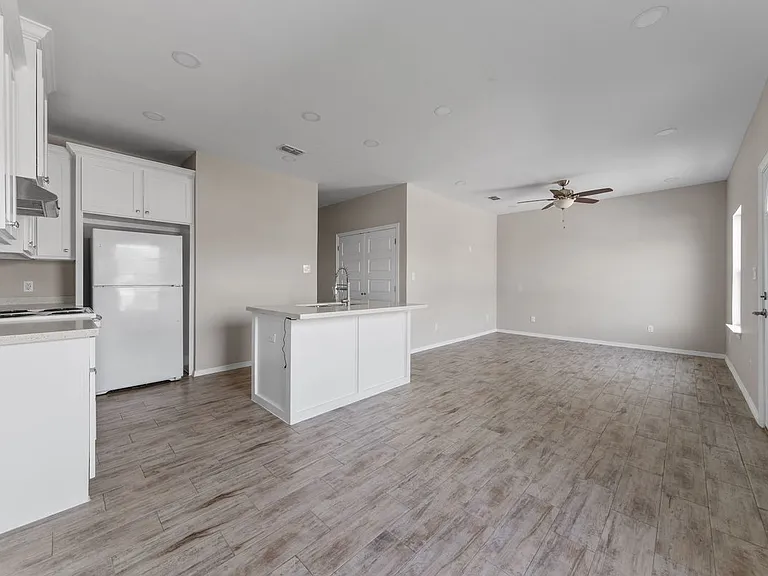 2428 N Valley Cir — Photo 8