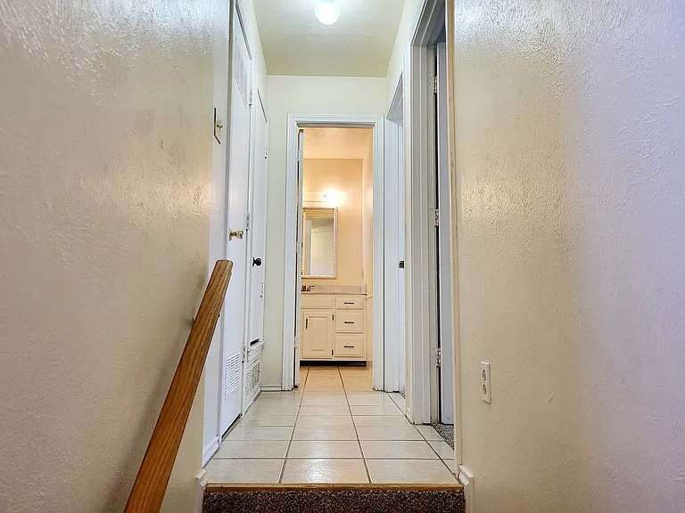 2424 Lakeview Cir — Photo 10