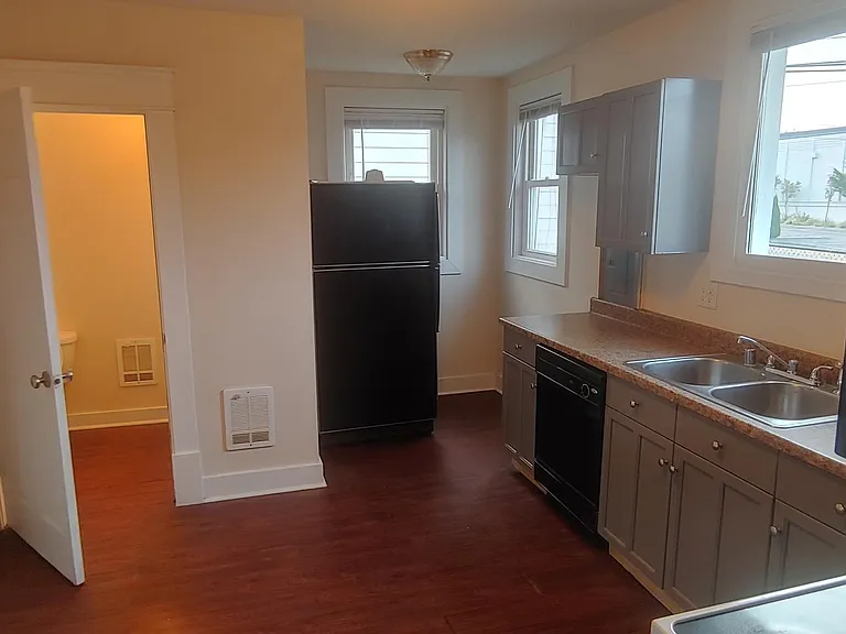 2502 Rockefeller Ave — Photo 9
