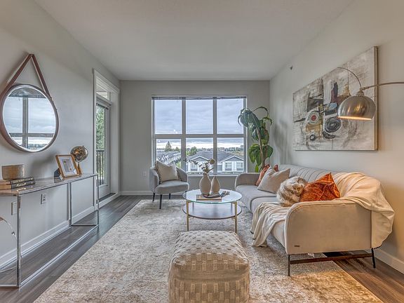 3rd image of 9551 Alexandra Rd #436