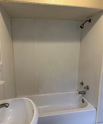 5th image of 701 Teche St APT 2