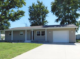 2103 Redbud Dr, Olney, IL 62450