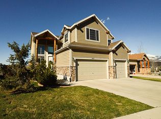 2215 E Village Crest Dr, Draper, UT 84020