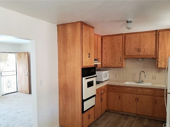3rd image of 1161 Leslie Dr