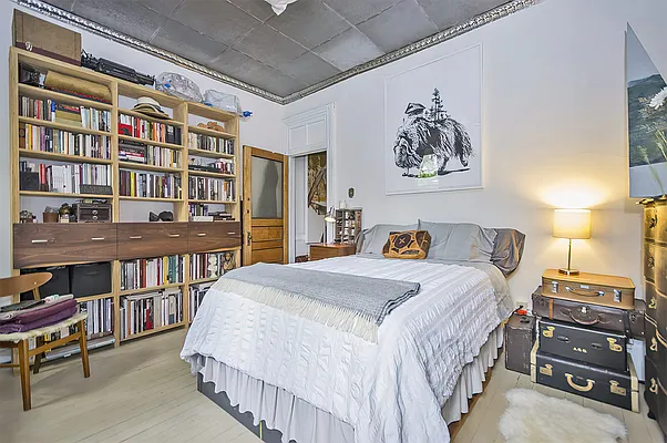 Rented by Level Group | media 9