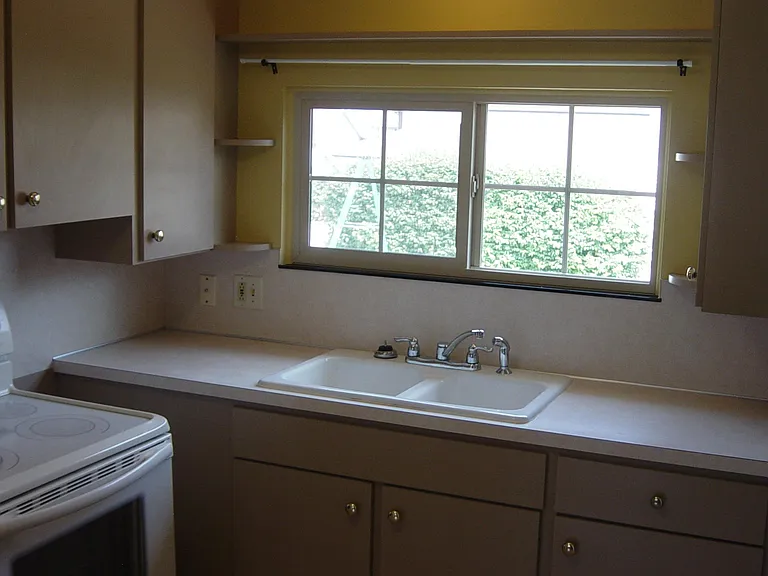 144 Taft Ave NE — Photo 11