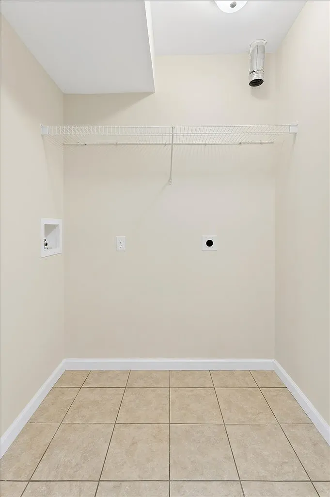 2 bed, 3.5 bath, 1300 sqft, $2,400 — Photo 3