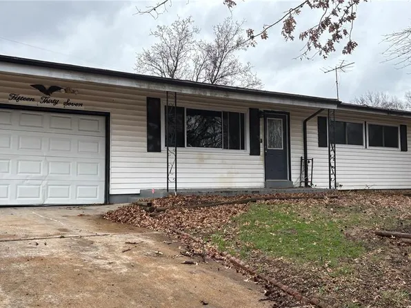 1537 Chesley Dr, Saint Louis, MO 63136