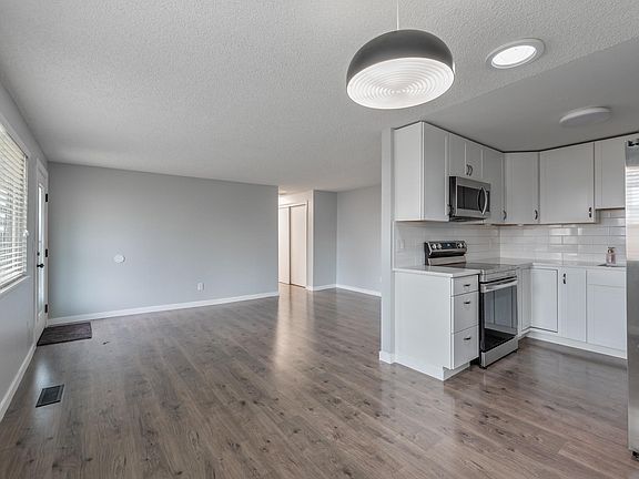 3rd image of 2431 Prospect St NE